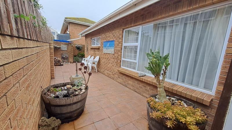 3 Bedroom Property for Sale in Stilbaai Wes Western Cape